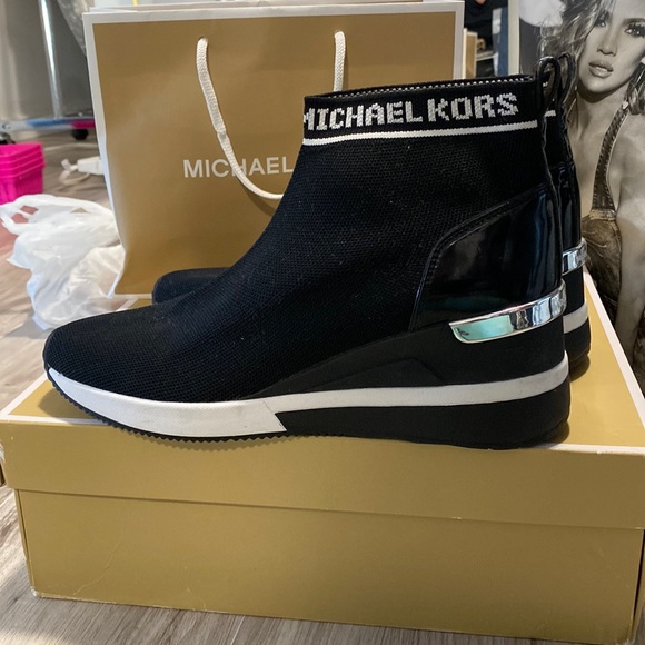 Michael kors skylar hightop  streach sock sneakers New size 9 - Picture 3 of 8